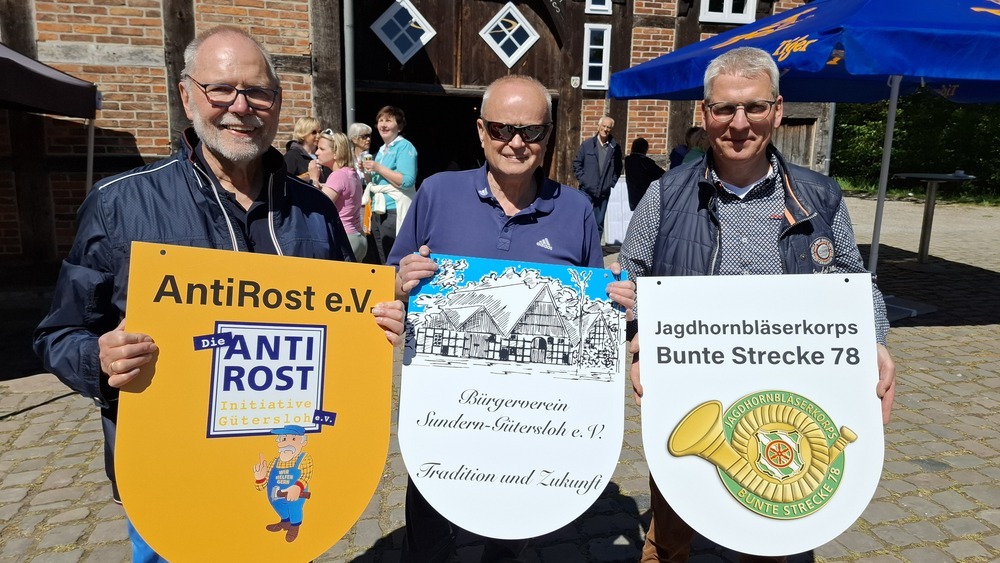 Maibaum mit neuen Wappen